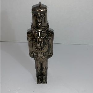 Nutcracker nutcracker